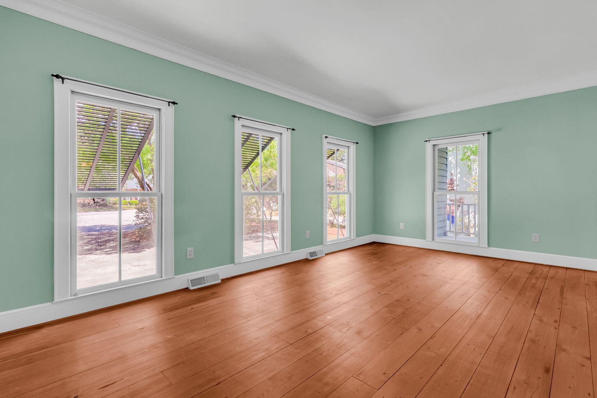 594 Heron Pointe Boulevard Photo 10