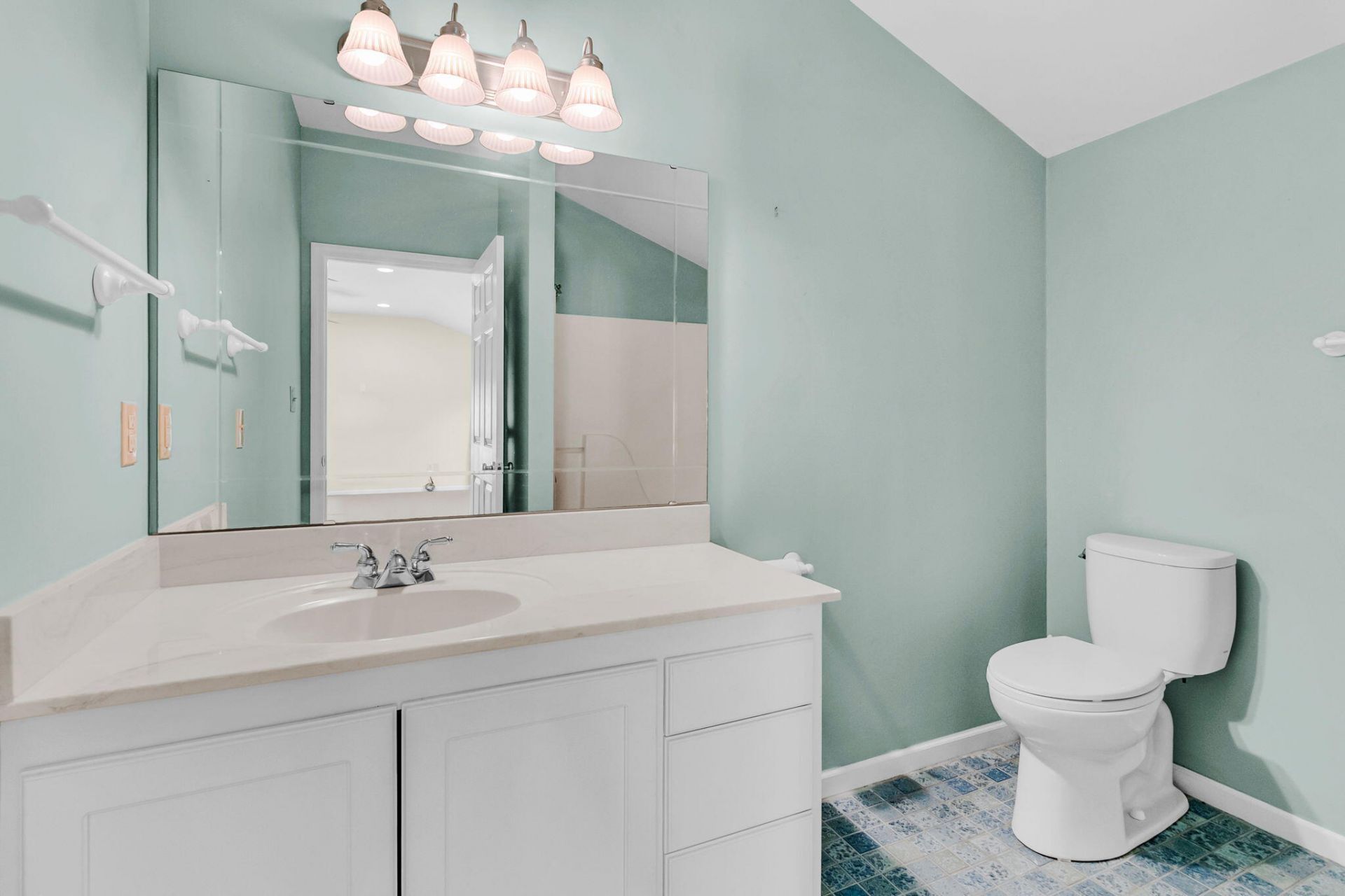 594 Heron Pointe Boulevard Photo 25