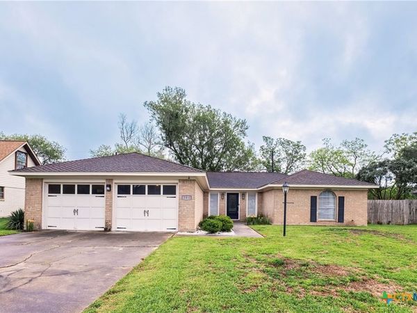 304 Sherwood Drive , Victoria, TX 77901