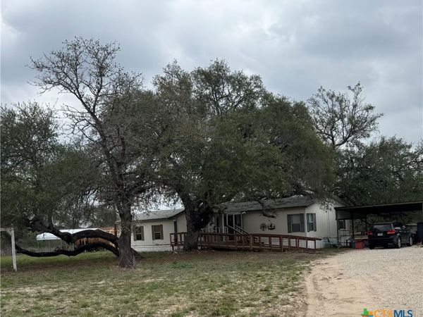263 County Road 7812 , Natalia, TX 78059