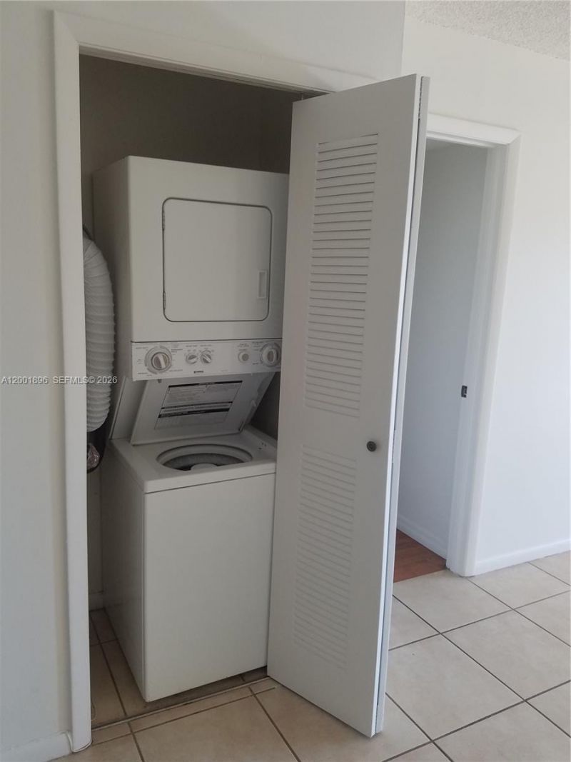 310 Racquet Club Rd, Unit 204, Weston, FL 33326 Photo