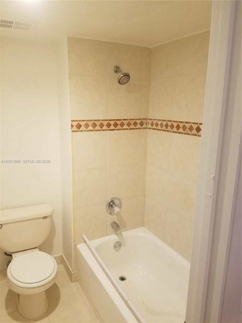 310 Racquet Club Rd, Unit 204, Weston, FL 33326 Photo