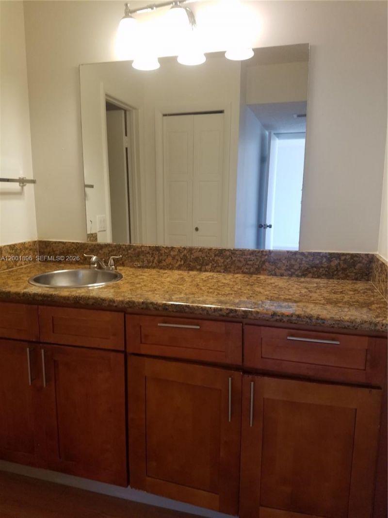 310 Racquet Club Rd, Unit 204, Weston, FL 33326 Photo