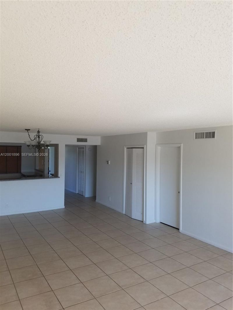 310 Racquet Club Rd, Unit 204, Weston, FL 33326 Photo