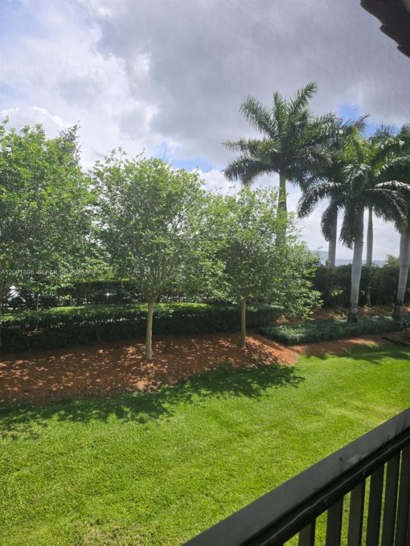 310 Racquet Club Rd, Unit 204, Weston, FL 33326 Photo