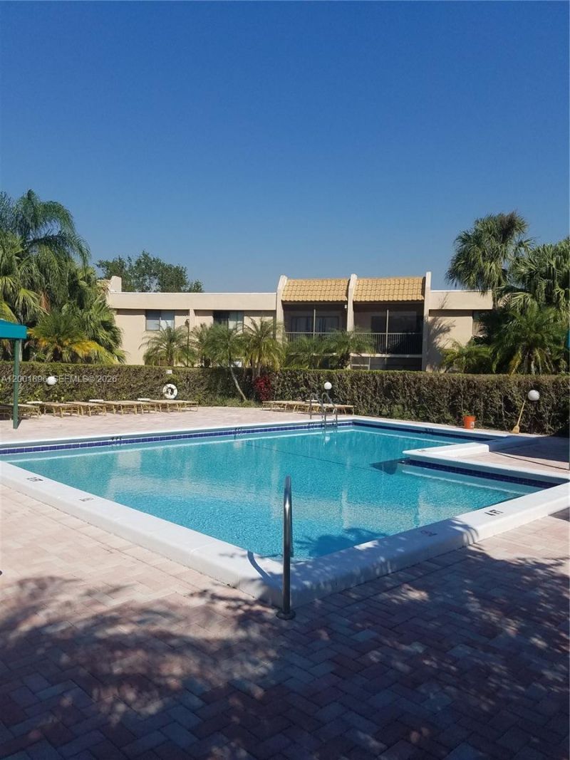 310 Racquet Club Rd, Unit 204, Weston, FL 33326 Photo