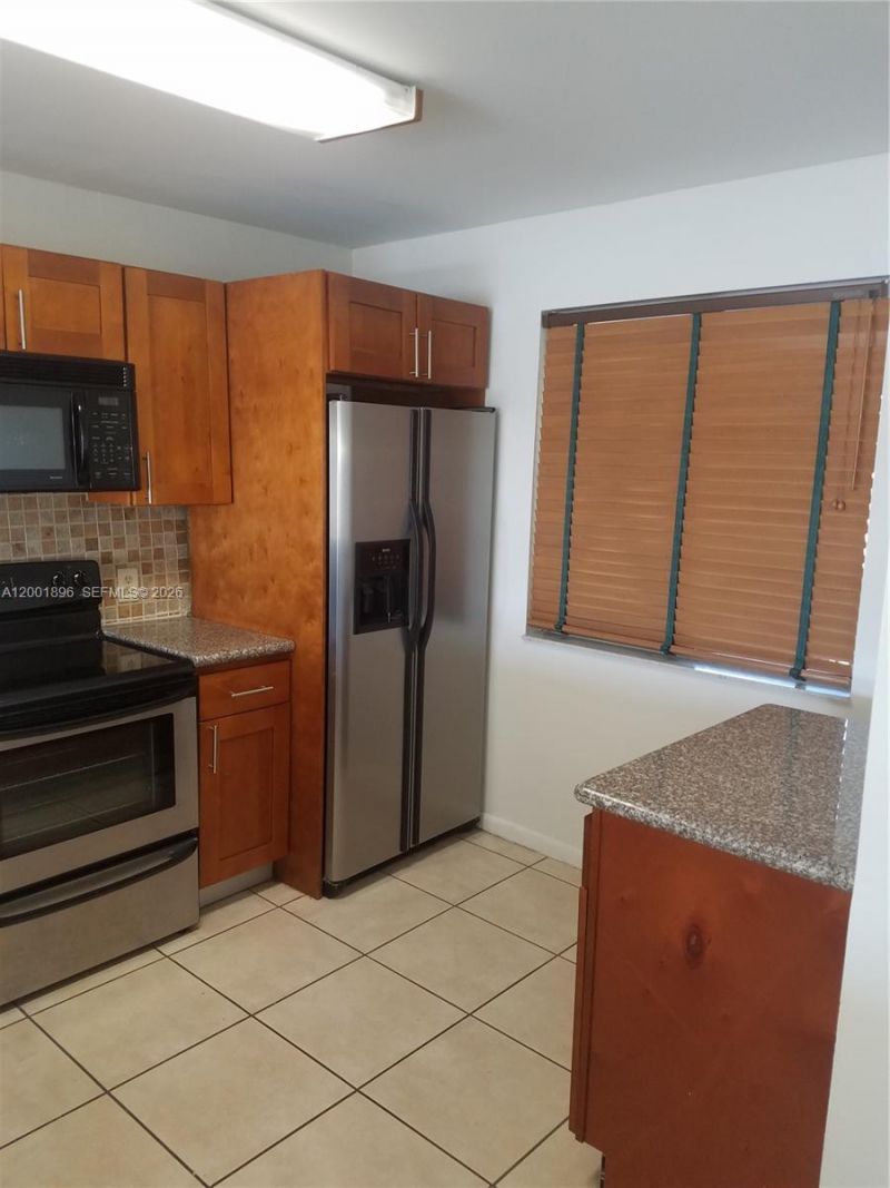 310 Racquet Club Rd, Unit 204, Weston, FL 33326 Photo
