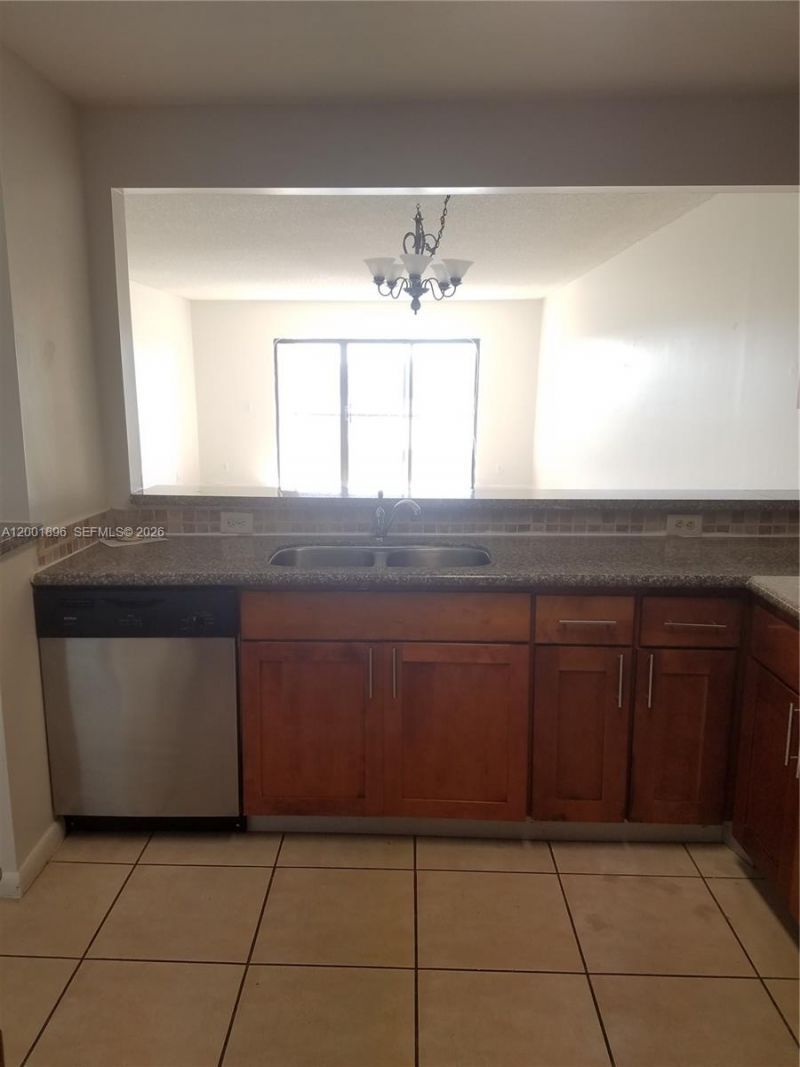 310 Racquet Club Rd, Unit 204, Weston, FL 33326 Photo