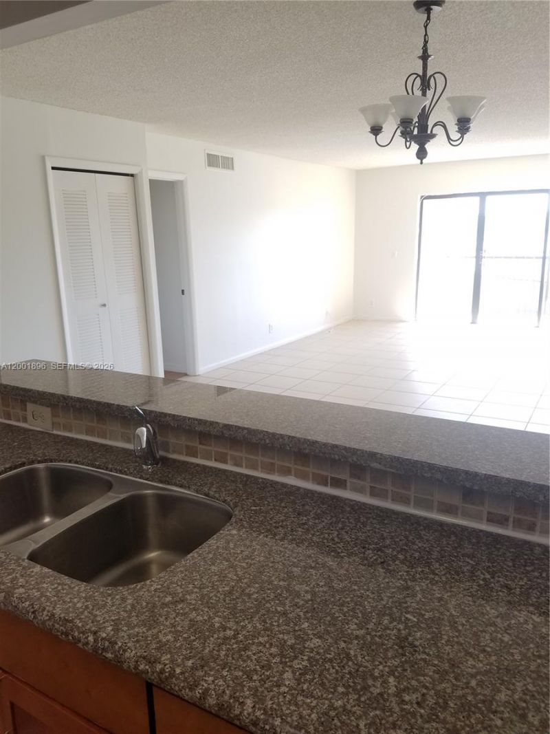 310 Racquet Club Rd, Unit 204, Weston, FL 33326 Photo