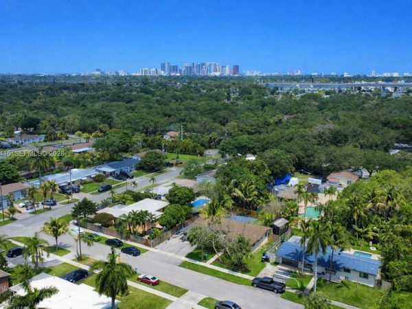 2048 SW 27th Ave, Fort Lauderdale, FL 33312