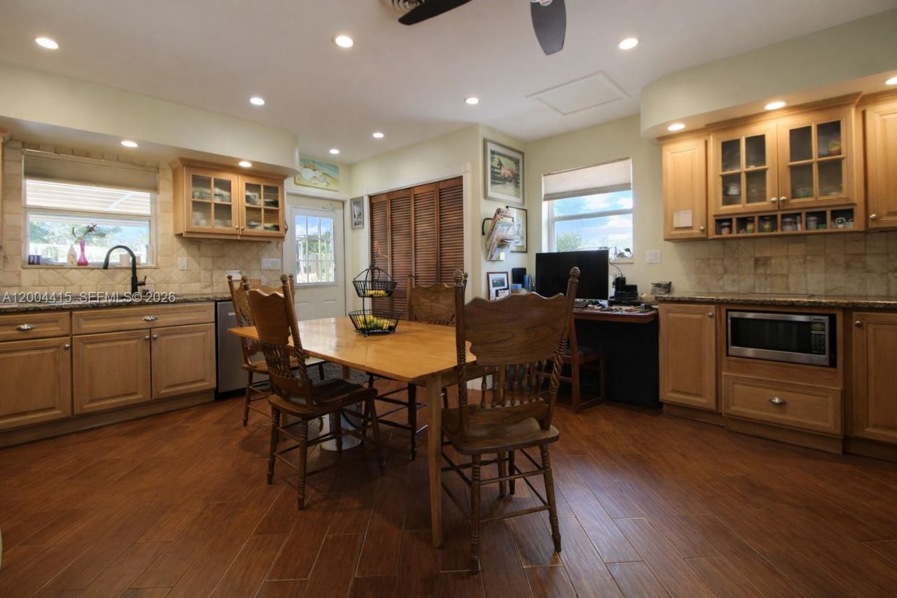 2048 SW 27th Ave, Fort Lauderdale, FL 33312 Photo
