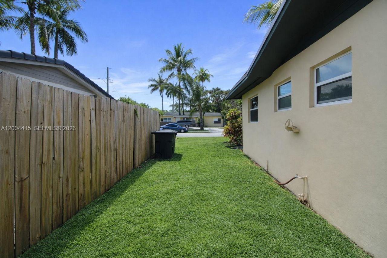 2048 SW 27th Ave, Fort Lauderdale, FL 33312 Photo