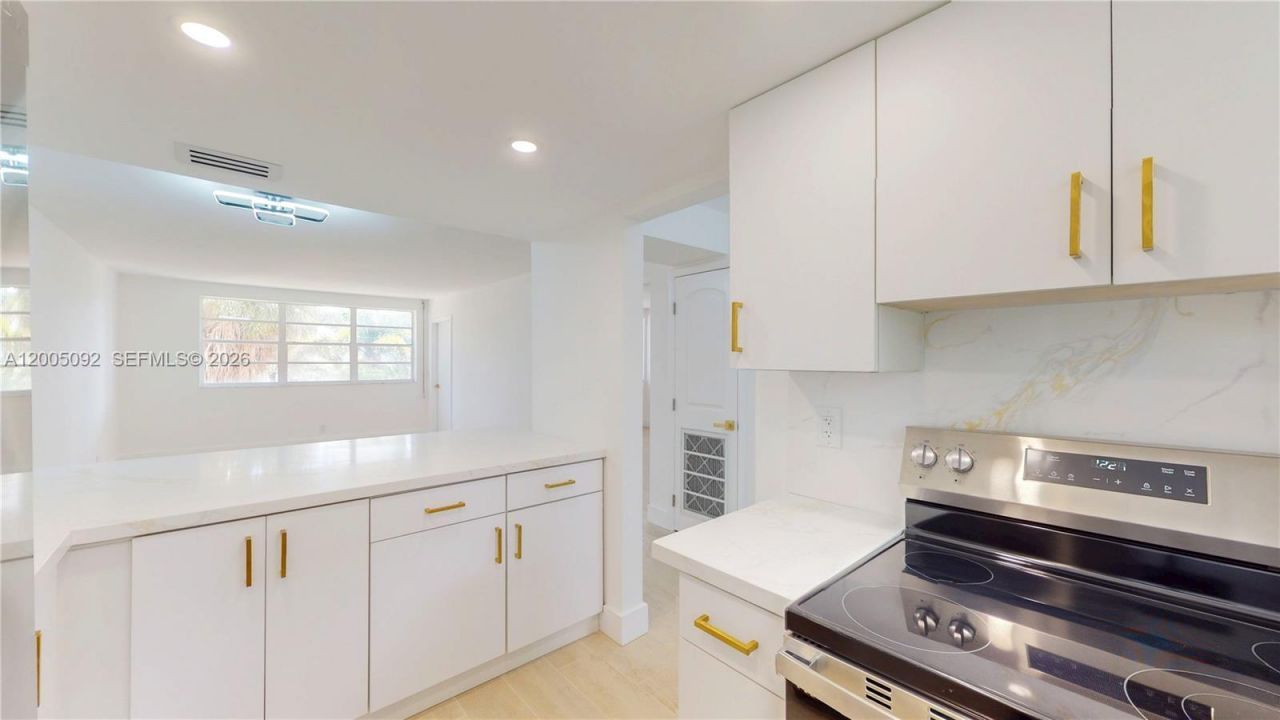 1333 E Hallandale Beach Blvd , Unit 326, Hallandale Beach, FL 33009 Photo
