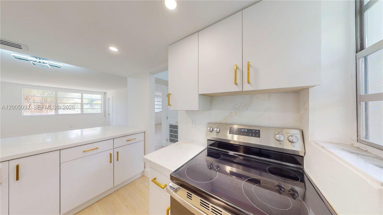 1333 E Hallandale Beach Blvd , Unit 326, Hallandale Beach, FL 33009 Photo