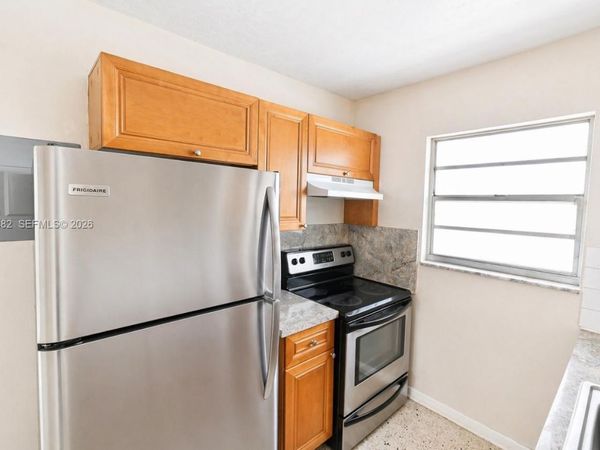 2315 W Okeechobee Rd , Unit 304, Hialeah, FL 33010