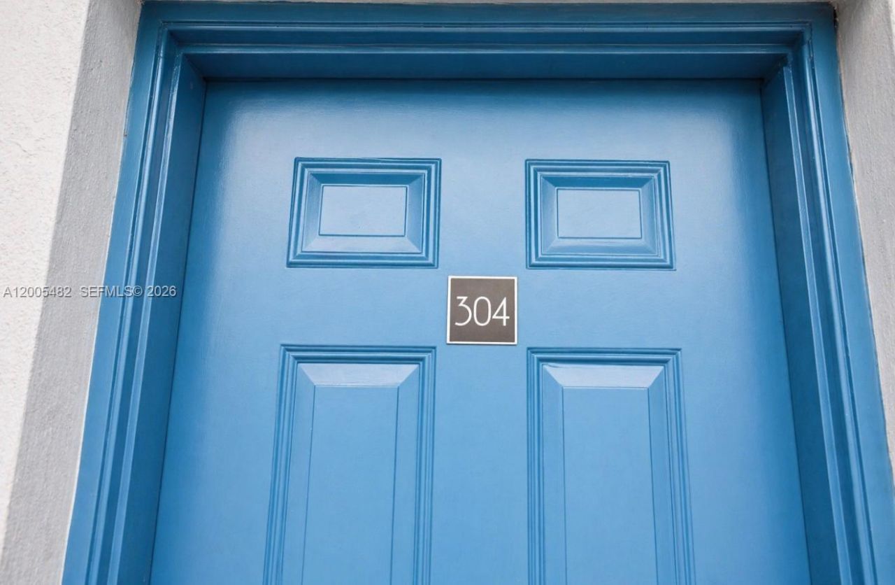 2315 W Okeechobee Rd , Unit 304, Hialeah, FL 33010 Photo