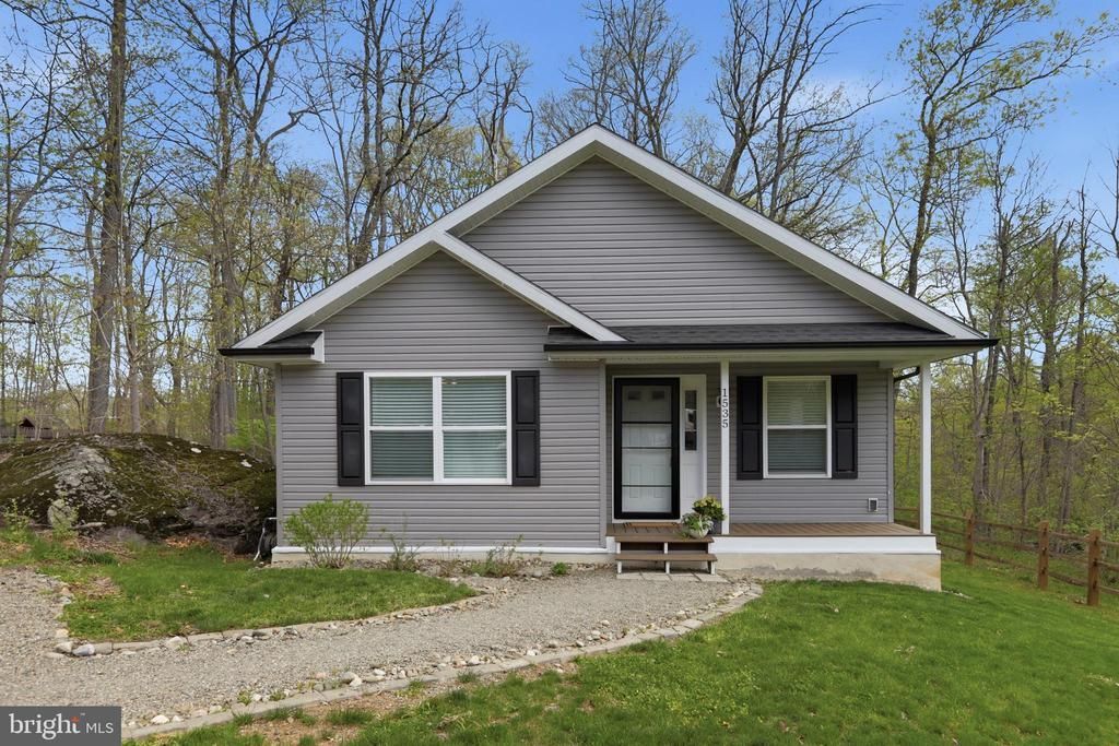 1535 OAK LANE , UPPER BLACK EDDY, PA 18972