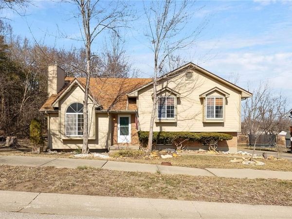 410 SW 24Th Street, Oak Grove, MO 64075