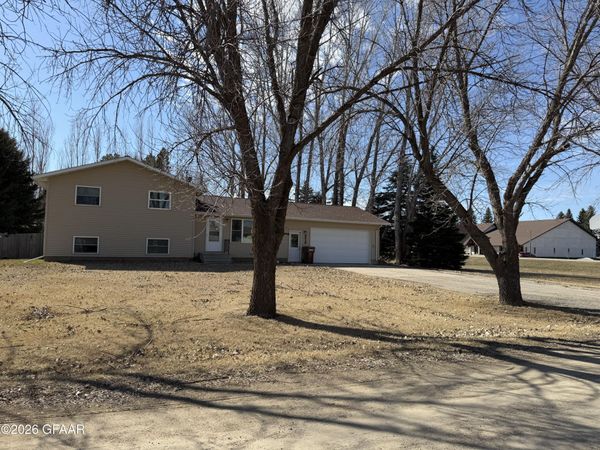 9539 10TH Avenue SW, Cavalier, ND 58220