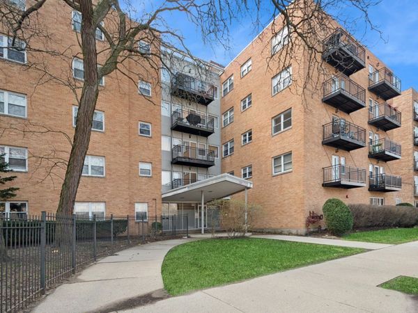 2501 W Bryn Mawr Avenue , Unit 305, Chicago, IL 60659