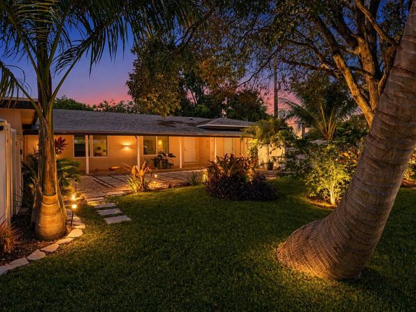 2016-2018 NE 14th Court, Unit 2018, Fort Lauderdale, FL 33304