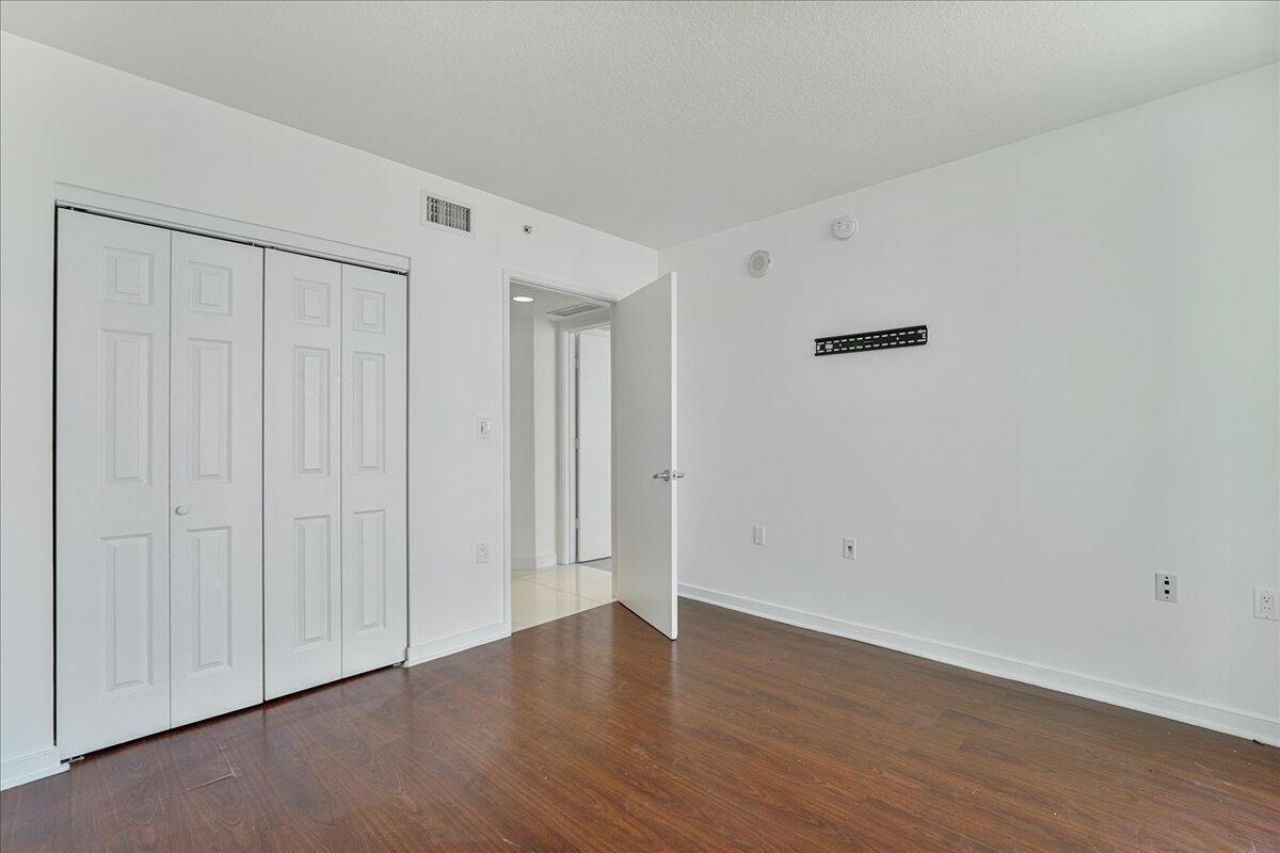 200 Sunny Isles Boulevard, Unit 2-1701, Sunny Isles Beach, FL 33160 Photo