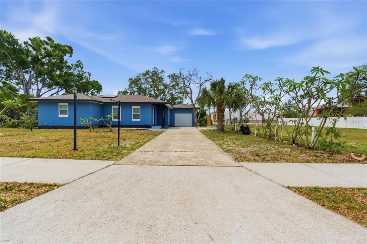 923 1st Avenue Nw, Largo, FL 33770 Main Photo