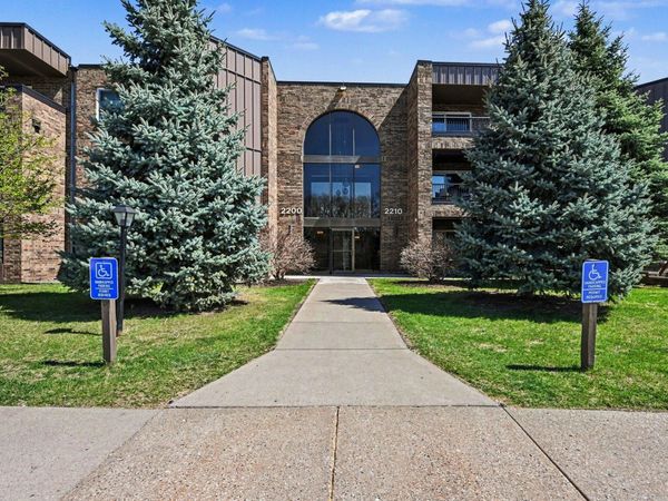 2200 Midland Grove Road , Unit 310, Roseville, MN 55113