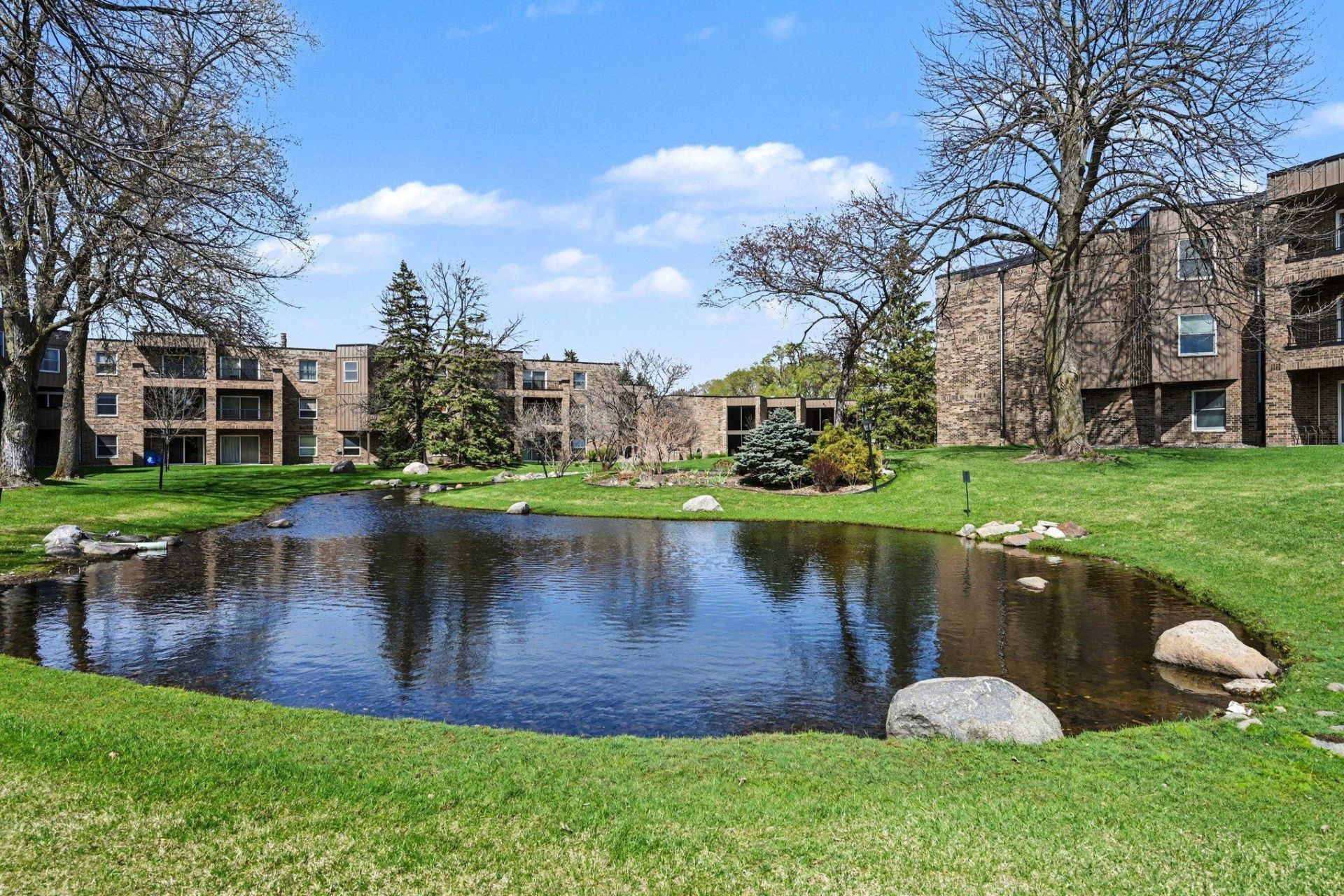 2200 Midland Grove Road, Roseville, MN 55113