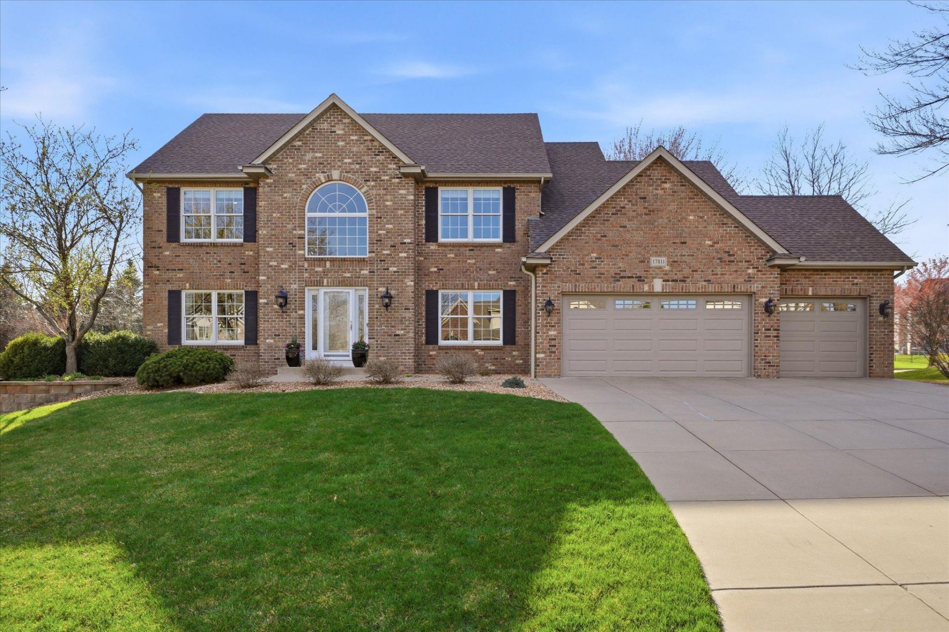 17811 Hollybrook Trail , Lakeville, MN 55044