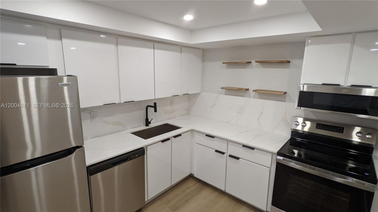 501 Three Islands Blvd, Unit 112, Hallandale Beach, FL 33009 Photo