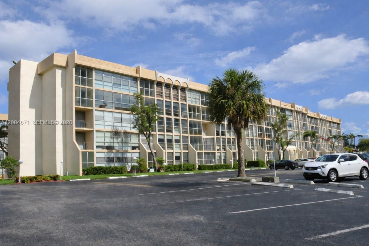 501 Three Islands Blvd, Unit 112, Hallandale Beach, FL 33009 Photo