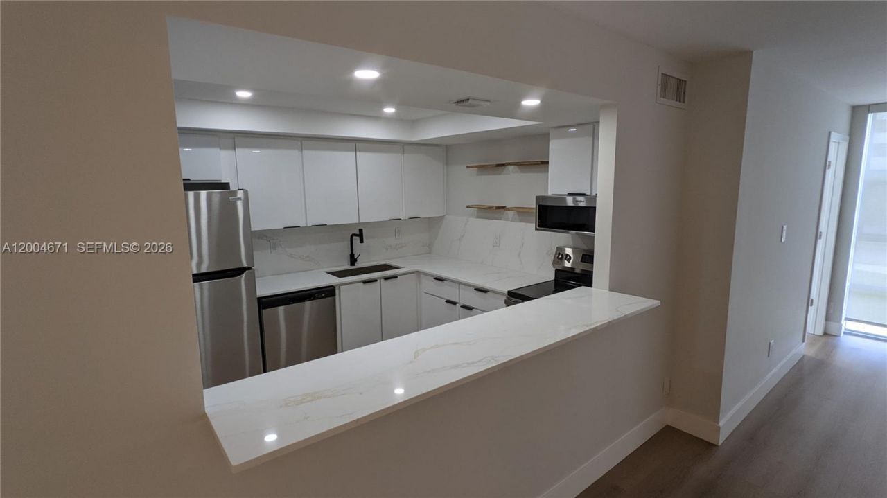 501 Three Islands Blvd, Unit 112, Hallandale Beach, FL 33009 Photo