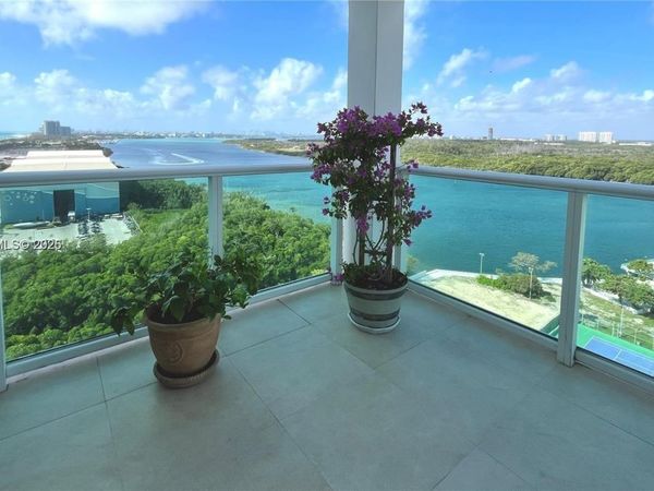 100 Bayview Dr , Unit 1827, Sunny Isles Beach, FL 33160