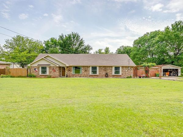 122 Valley Vista Drive , Burleson, TX 76028