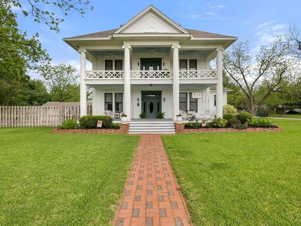 819 Hackberry ST, Taylor, TX 76574