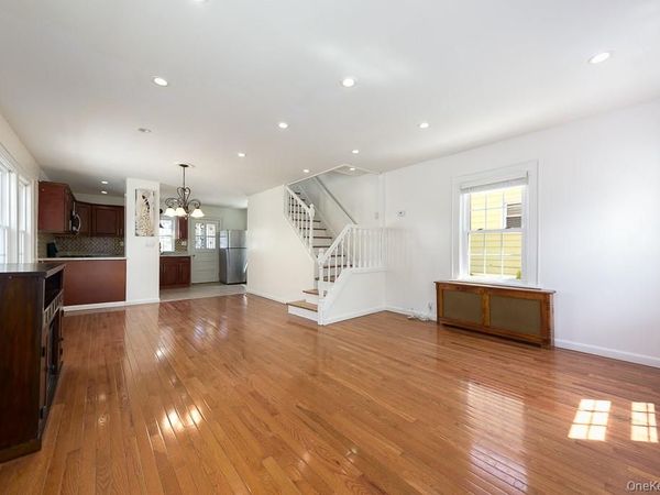 353 W Jamaica Avenue , Valley Stream, NY 11580