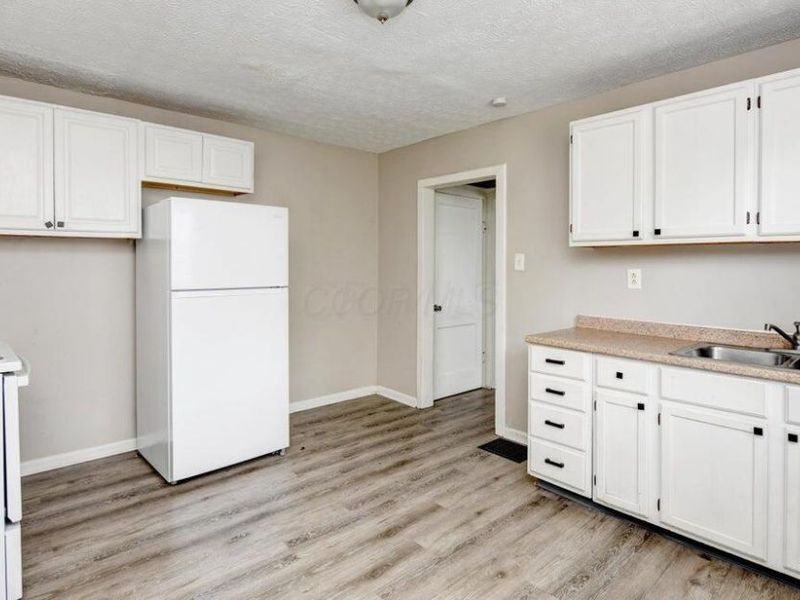 585-587 S Burgess Avenue, Columbus, OH 43204 Photo 6