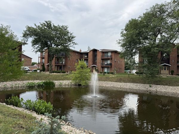 15744 S Lake Drive S, Unit 3BR, Oak Forest, IL 60452