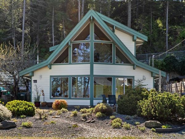 471 Windslow Rd , Comox, BC V9M 3T8