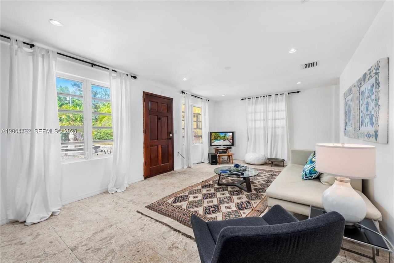 1036 NE 89th St , Miami, FL 33138 Photo