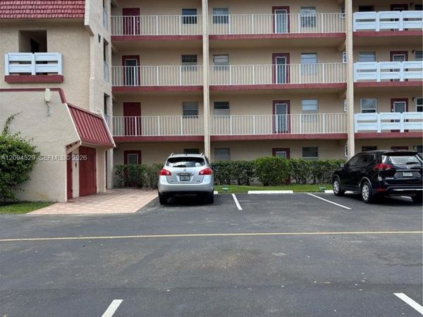 1045 Country Club Dr , Unit 307, Margate, FL 33063