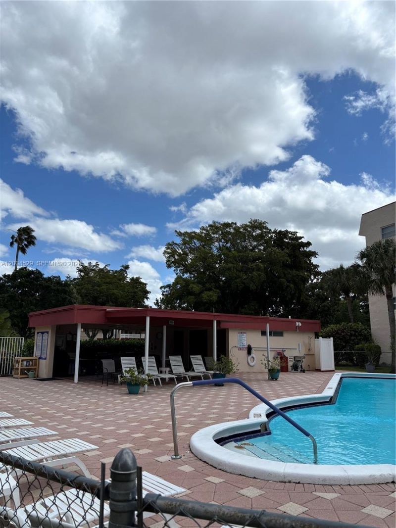 1045 Country Club Dr, Unit 307, Margate, FL 33063 Photo