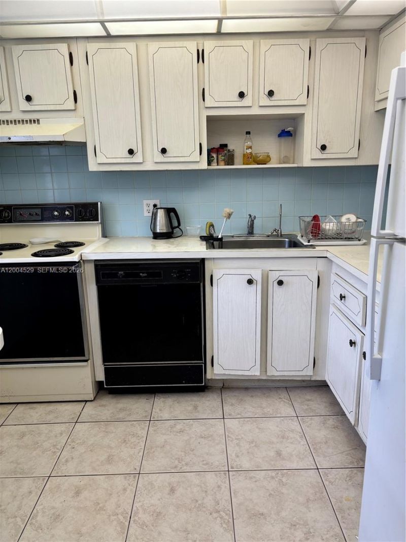 1045 Country Club Dr, Unit 307, Margate, FL 33063 Photo