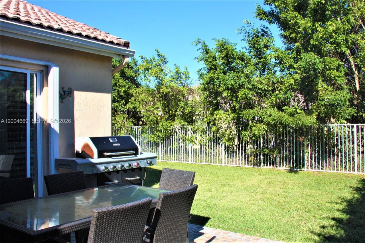 4291 Magnolia Ridge Dr , Weston, FL 33331 Photo