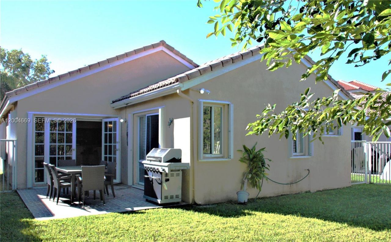 4291 Magnolia Ridge Dr , Weston, FL 33331 Photo