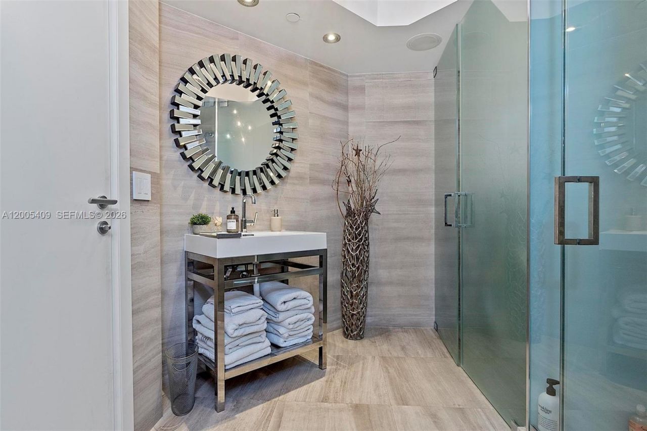 10 Venetian Way , Unit 804, Miami Beach, FL 33139 Photo