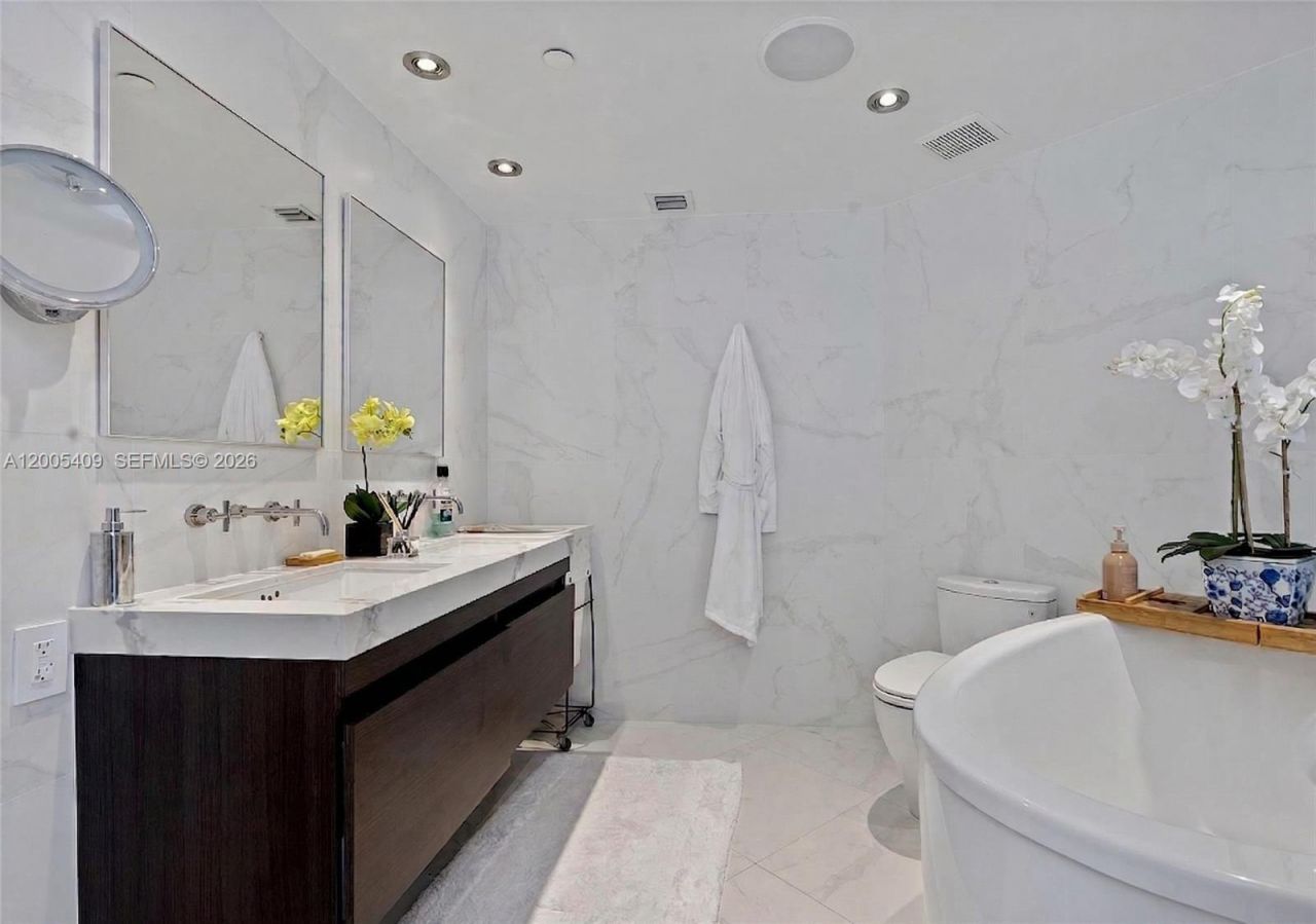 10 Venetian Way , Unit 804, Miami Beach, FL 33139 Photo