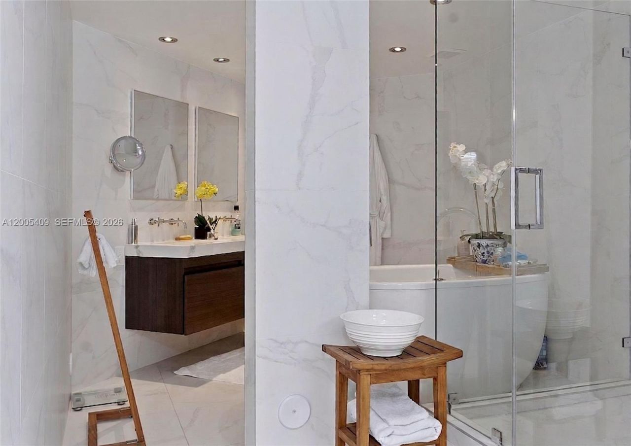 10 Venetian Way , Unit 804, Miami Beach, FL 33139 Photo