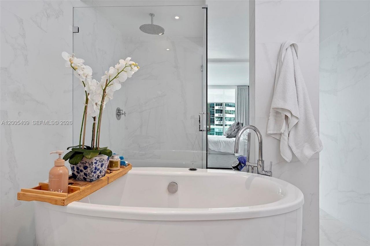 10 Venetian Way , Unit 804, Miami Beach, FL 33139 Photo